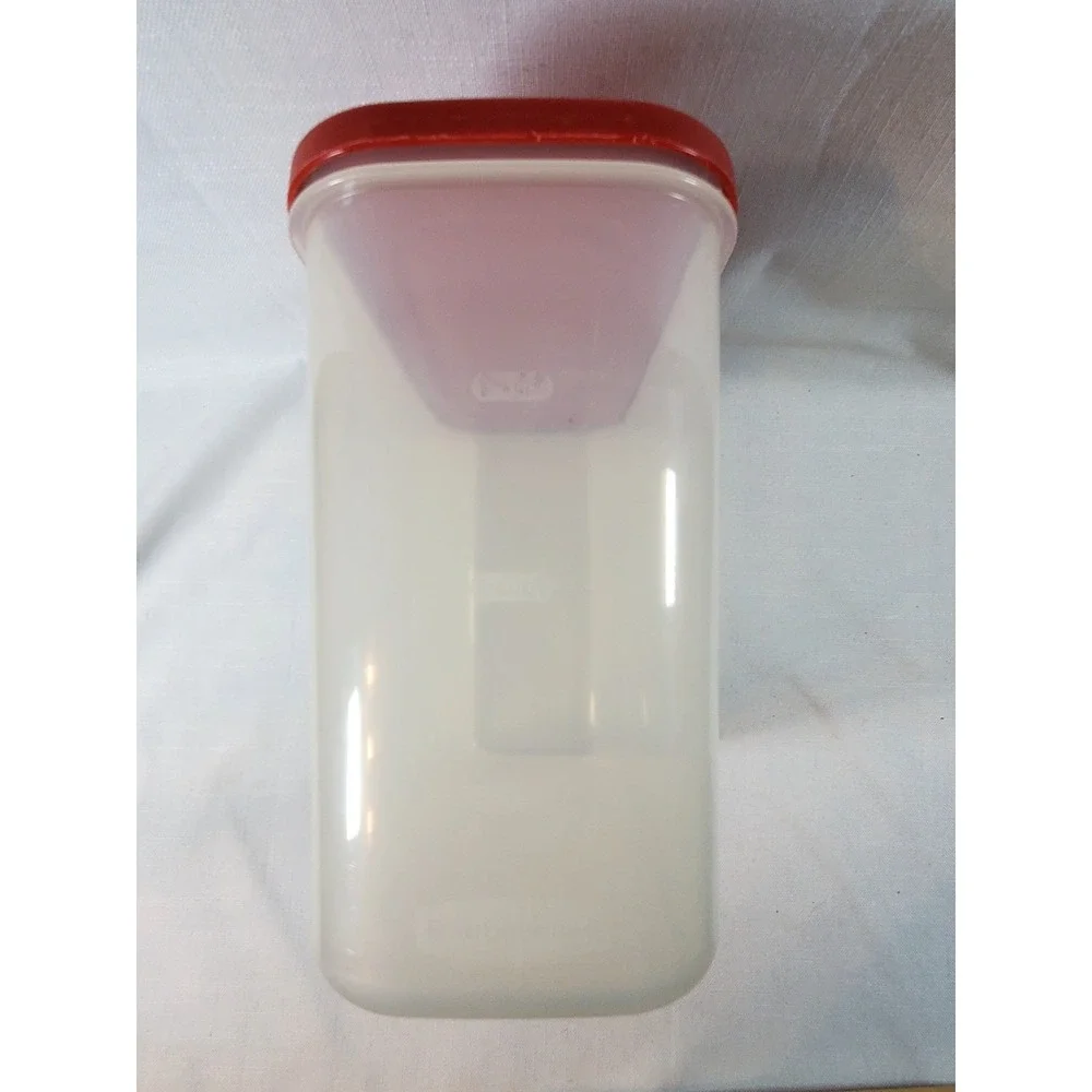 Rubbermaid ● 16.2 Cup Food Storage Container 3.8L Red Lid ● Made‎ in USA